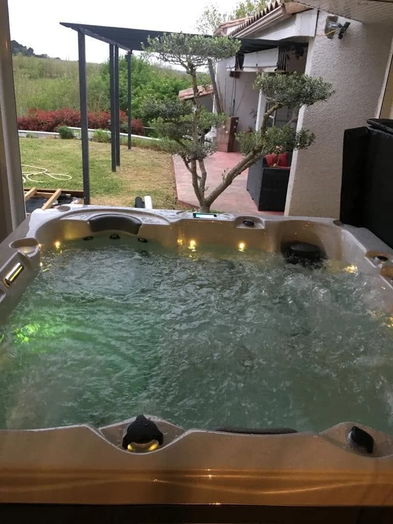 Installation d'un spa Burlington à Caux-et-Sauzens, autre vue du chantier