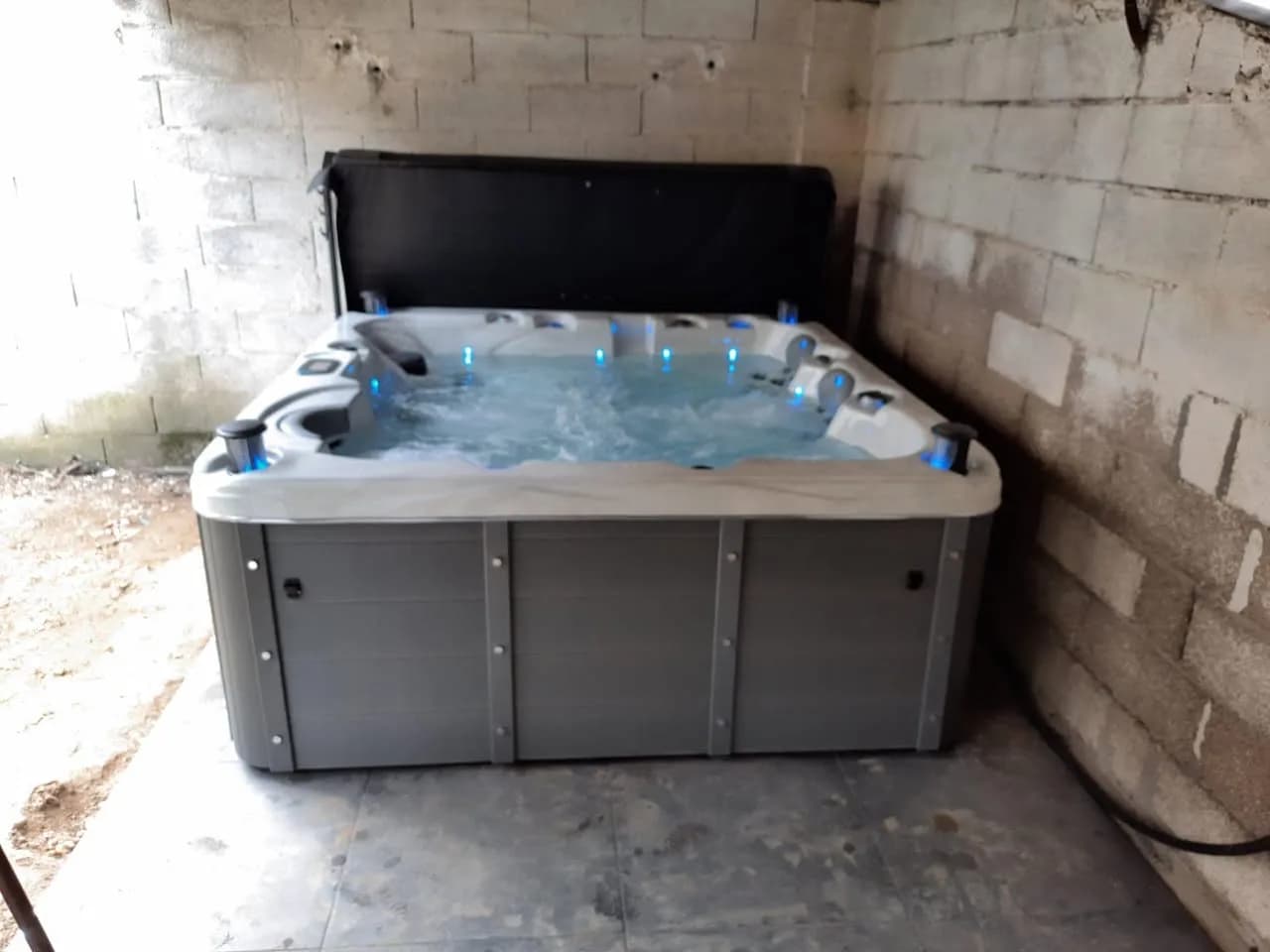 Installation d'un spa Burlington Full option à Flavigny-sur-Moselle, autre vue du chantier