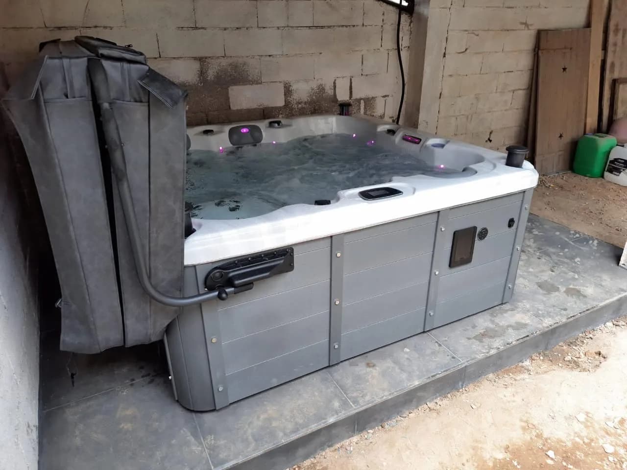 Installation d'un spa Burlington Full option à Flavigny-sur-Moselle, autre vue du chantier