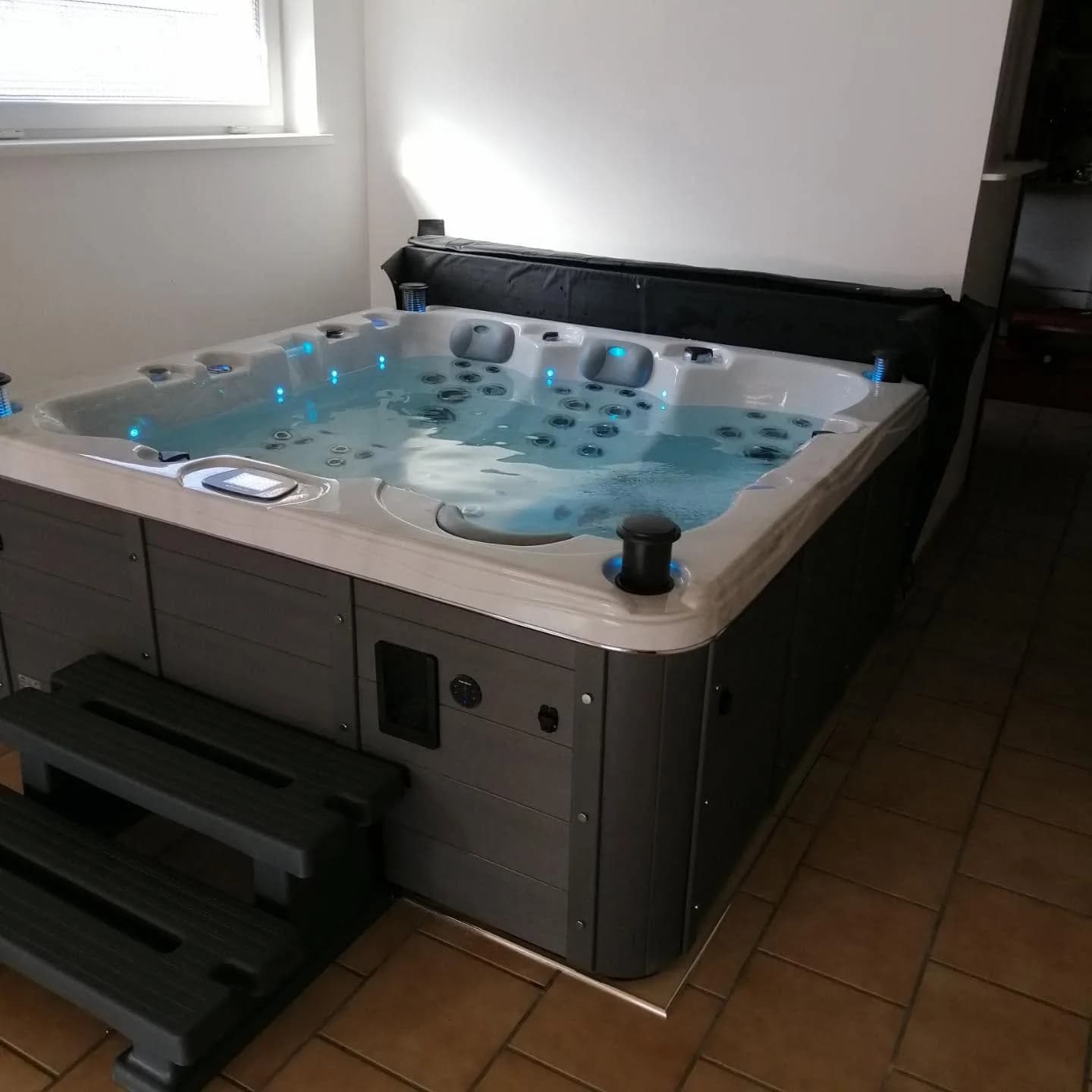 Installation d'un spa Burlington Full option à Krautergersheim, en intérieur, sur un sol carrelé