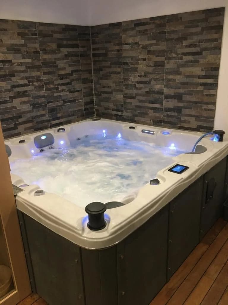 Installation d'un spa Burlington Full option à Pertuis, autre vue du chantier
