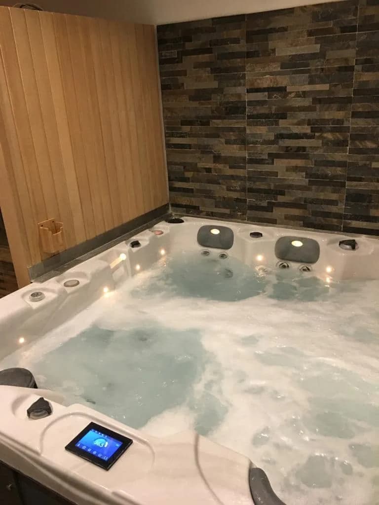 Installation d'un spa Burlington Full option à Pertuis, autre vue du chantier
