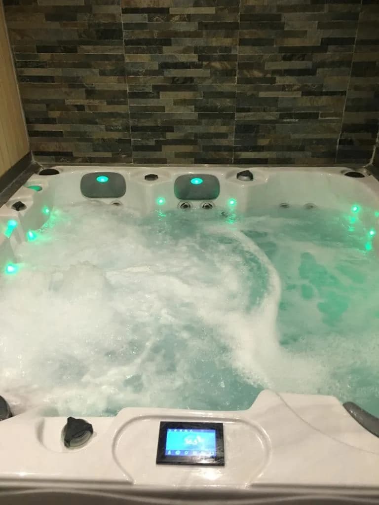 Installation d'un spa Burlington Full option à Pertuis, autre vue du chantier