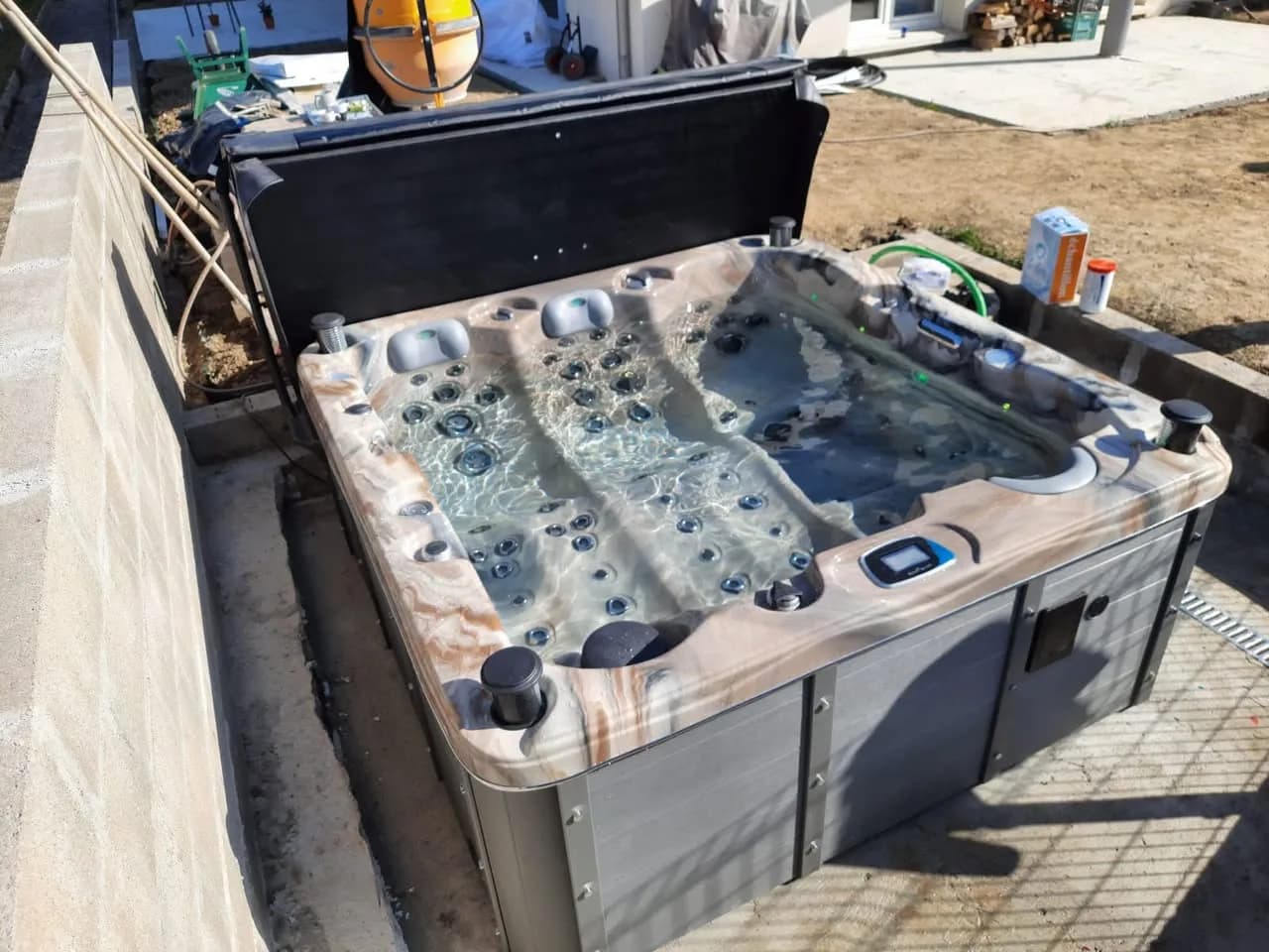 Installation d'un spa Burlington Full option à Rosenau, autre vue du chantier