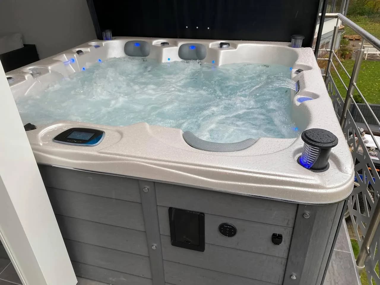 Installation d'un spa Burlington Full option à Saint-Louis, autre vue du chantier