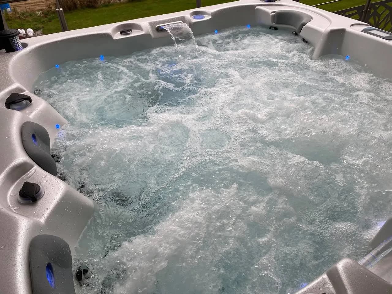 Installation d'un spa Burlington Full option à Saint-Louis, autre vue du chantier