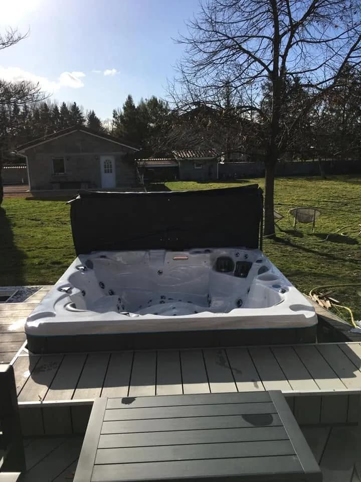 Installation d'un spa Cambridge à Cezieux, autre vue du chantier