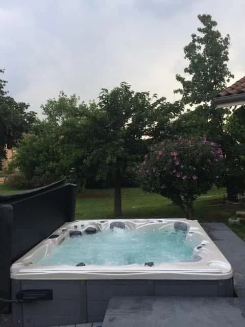 Installation d'un spa Cambridge Duel dans la Loire, autre vue du chantier