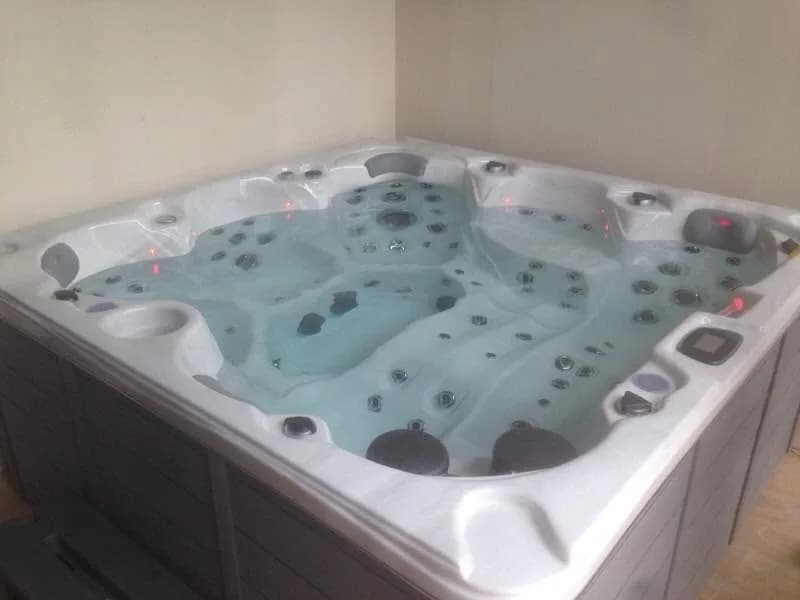 Installation d'un spa Cambridge Duel dans la Nièvre, autre vue du chantier