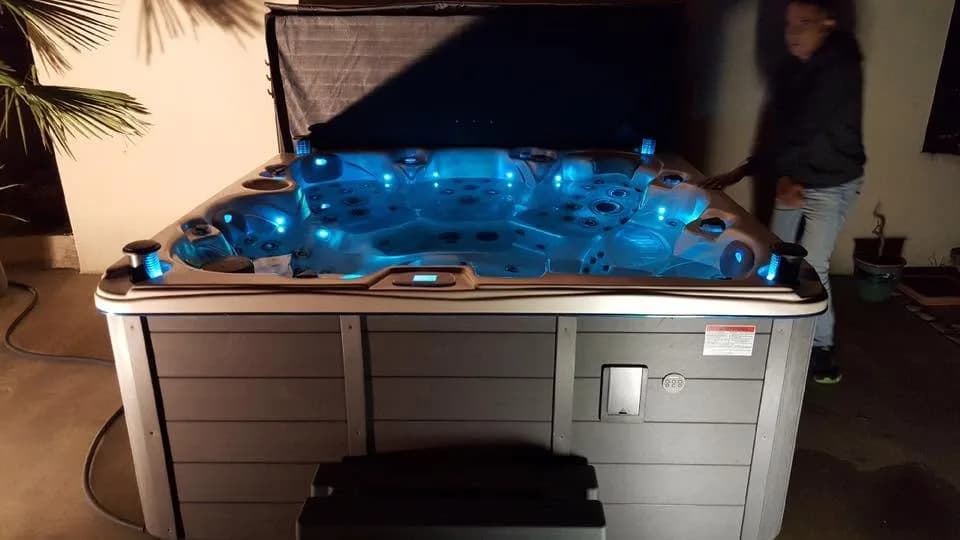 Installation d'un spa Cambridge Duel en Moselle, en intérieur, éclairage LED