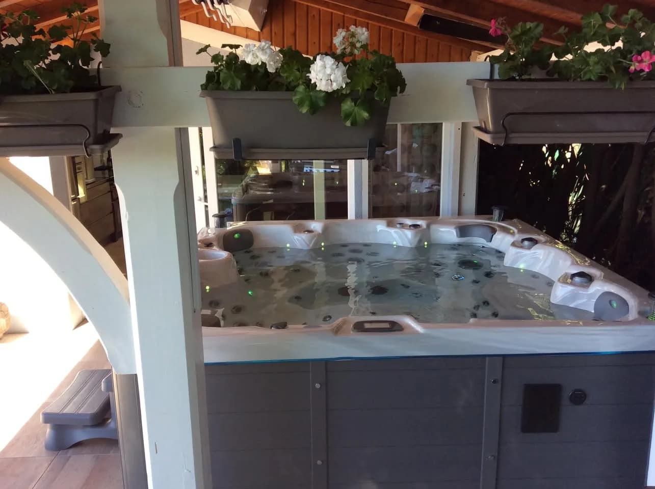 Installation d'un spa Cambridge Duel à Fessy, autre vue du chantier