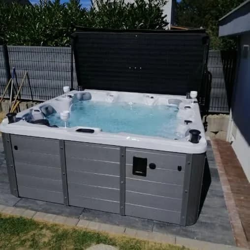 Installation d'un spa Cambridge Duel Full option à Altkirch, autre vue du chantier
