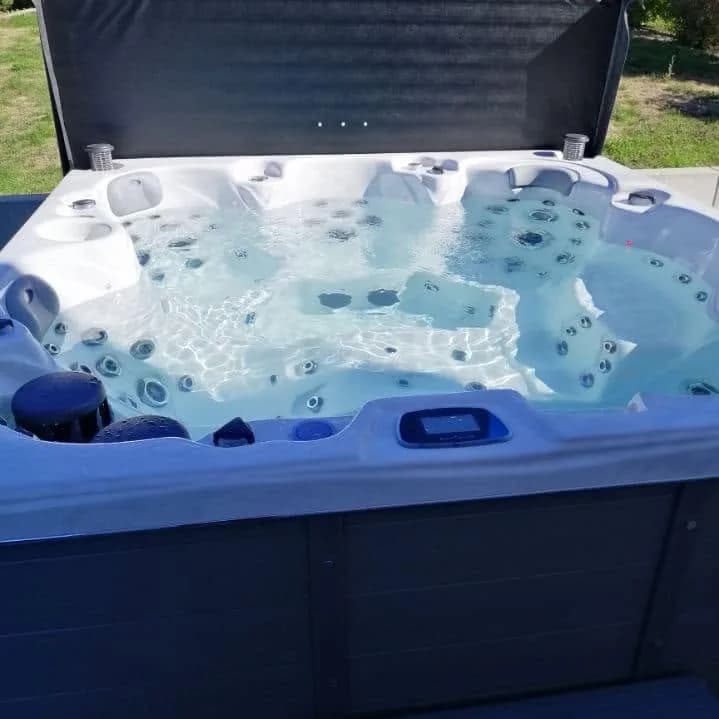 Installation d'un spa Cambridge Duel Full option à Altkirch, autre vue du chantier