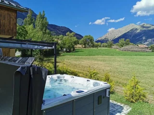 Installation d'un spa Cambridge Duel Full option à Barcelonnette, autre vue du chantier