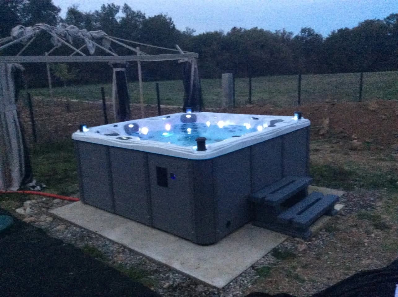 Installation d'un spa Cambridge Duel Full option à Blagnac, autre vue du chantier