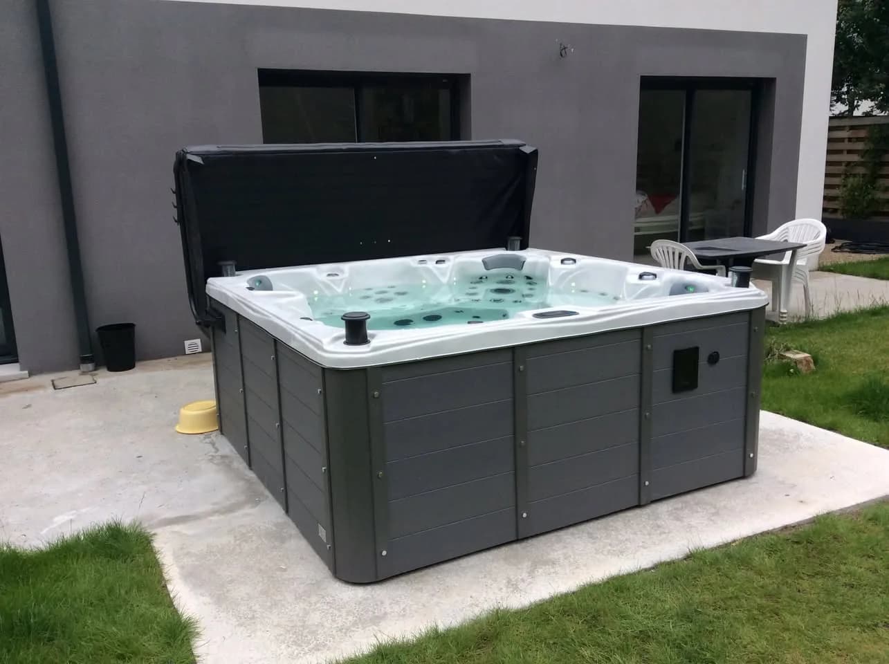 Installation d'un spa Cambridge Duel Full option à Crach, autre vue du chantier