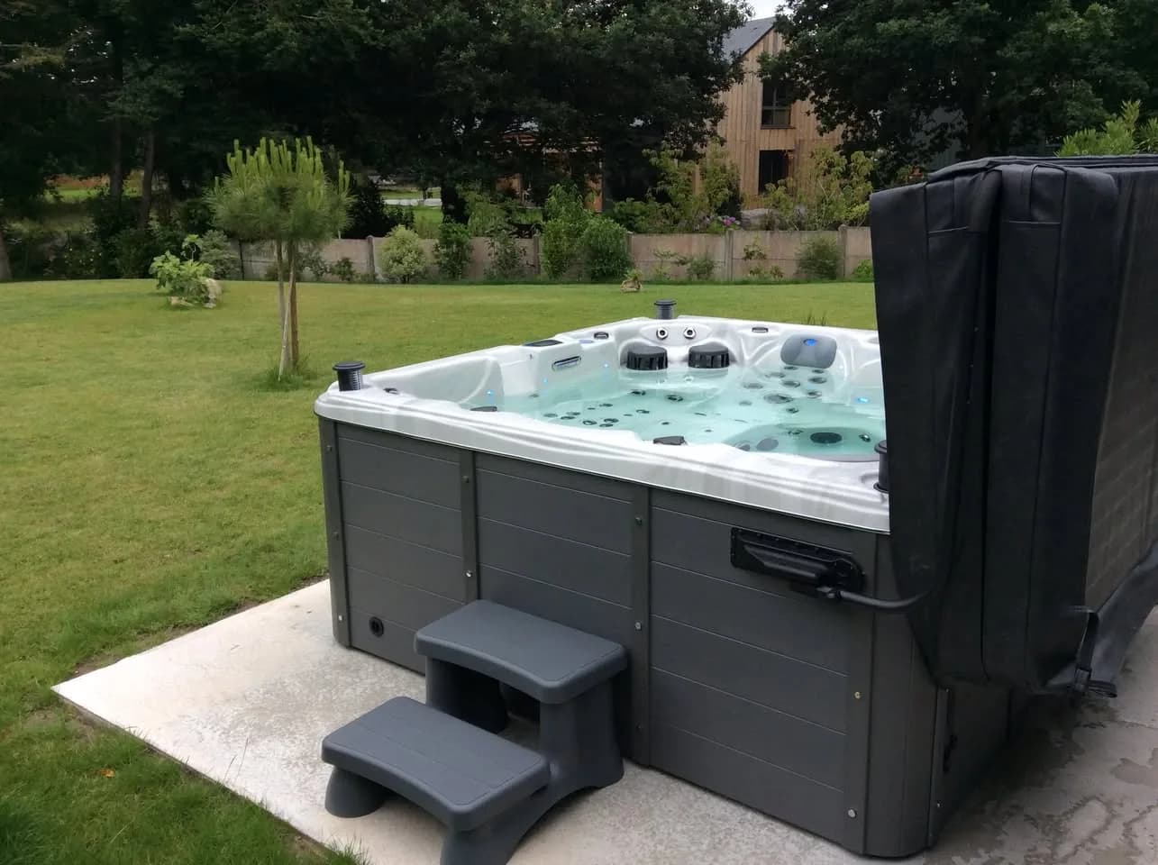 Installation d'un spa Cambridge Duel Full option à Crach, autre vue du chantier