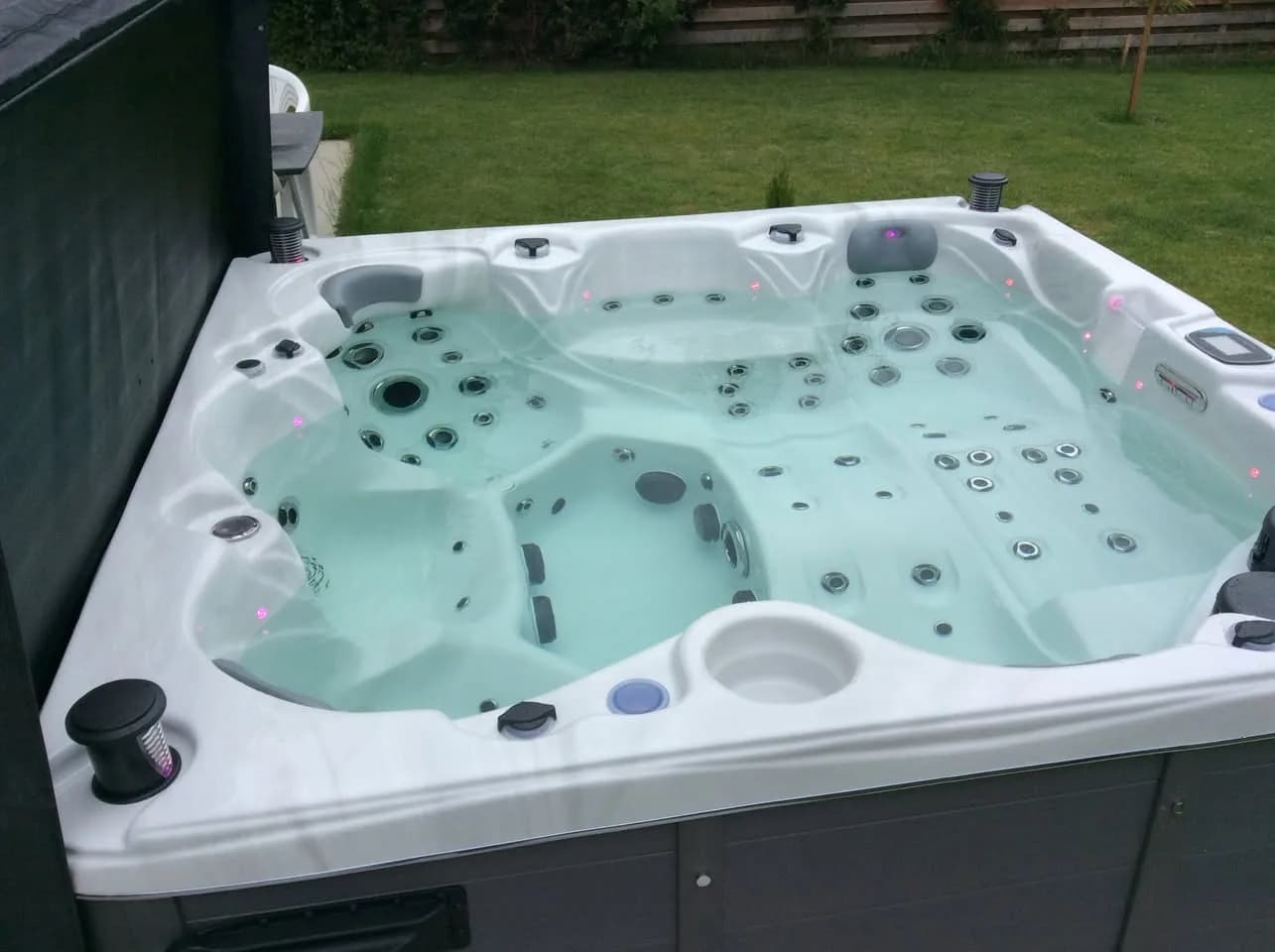 Installation d'un spa Cambridge Duel Full option à Crach, autre vue du chantier