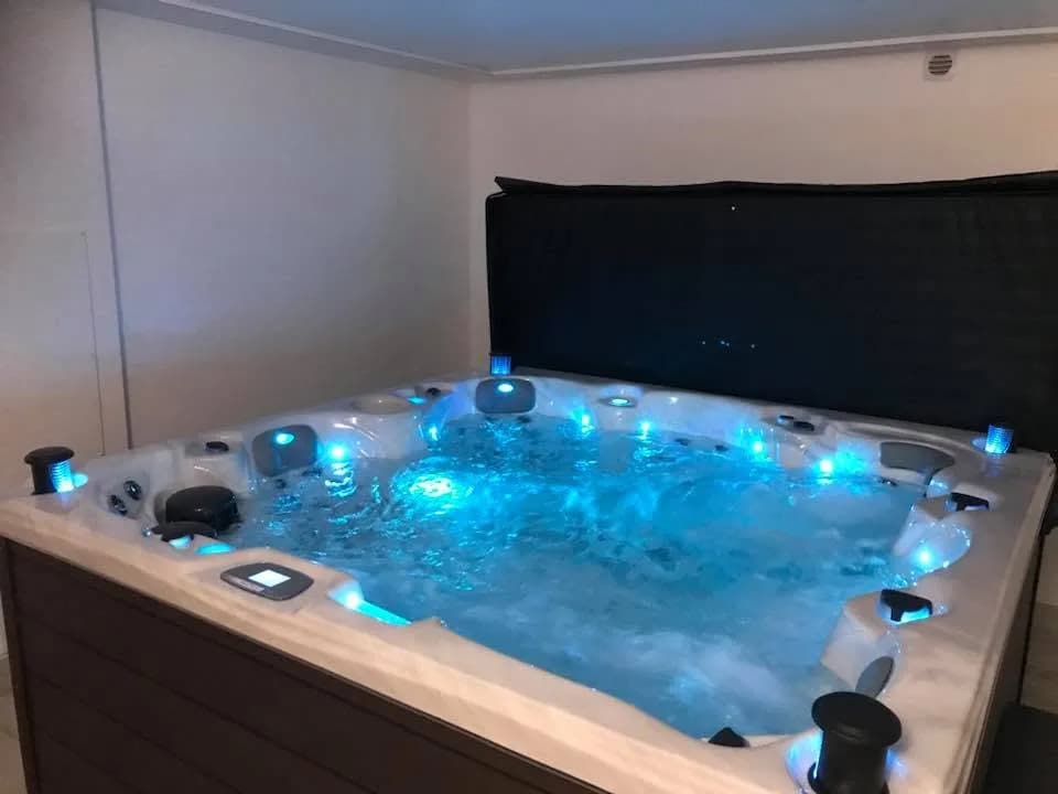 Installation d'un spa Cambridge Duel Full option à Cravanche, autre vue du chantier