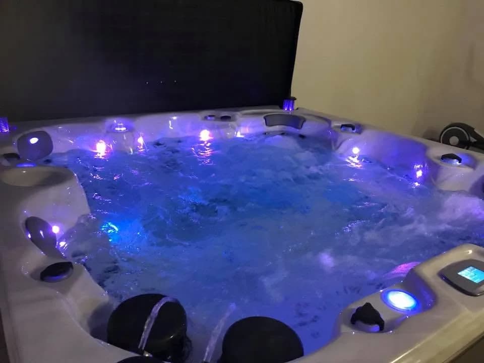 Installation d'un spa Cambridge Duel Full option à Cravanche, autre vue du chantier