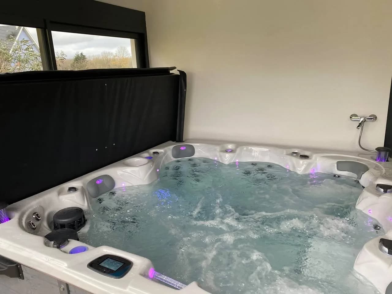 Installation d'un spa Cambridge Duel Full option dans le Haut-Rhin, autre vue du chantier