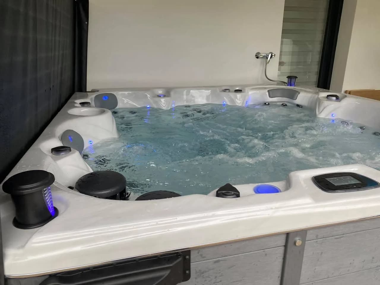 Installation d'un spa Cambridge Duel Full option dans le Haut-Rhin, autre vue du chantier