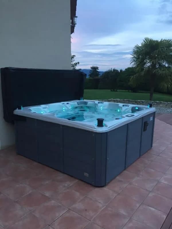 Installation d'un spa Cambridge Duel Full option en Isère, autre vue du chantier