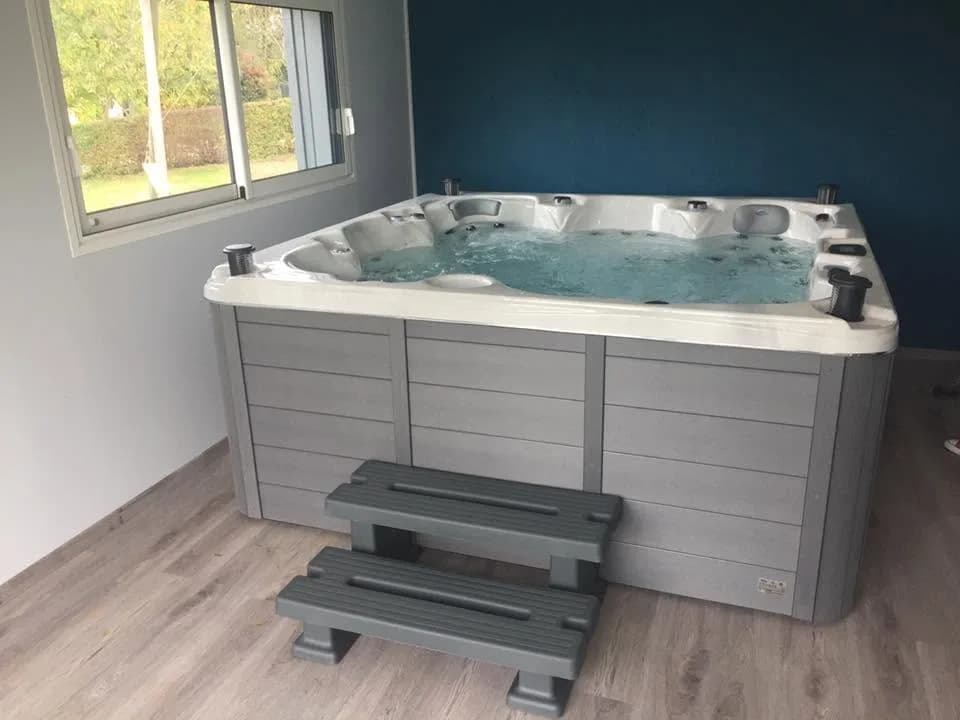 Installation d'un spa Cambridge Duel Full option en Mayenne, autre vue du chantier