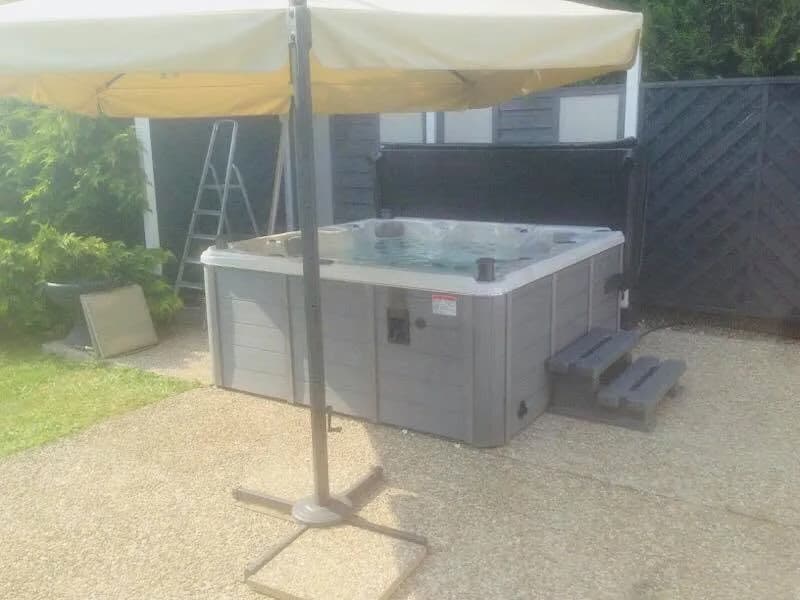 Installation d'un spa Cambridge Duel Full option en Moselle, autre vue du chantier