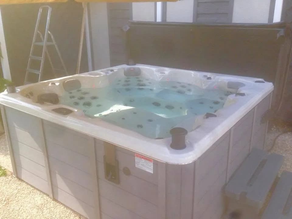 Installation d'un spa Cambridge Duel Full option en Moselle, autre vue du chantier