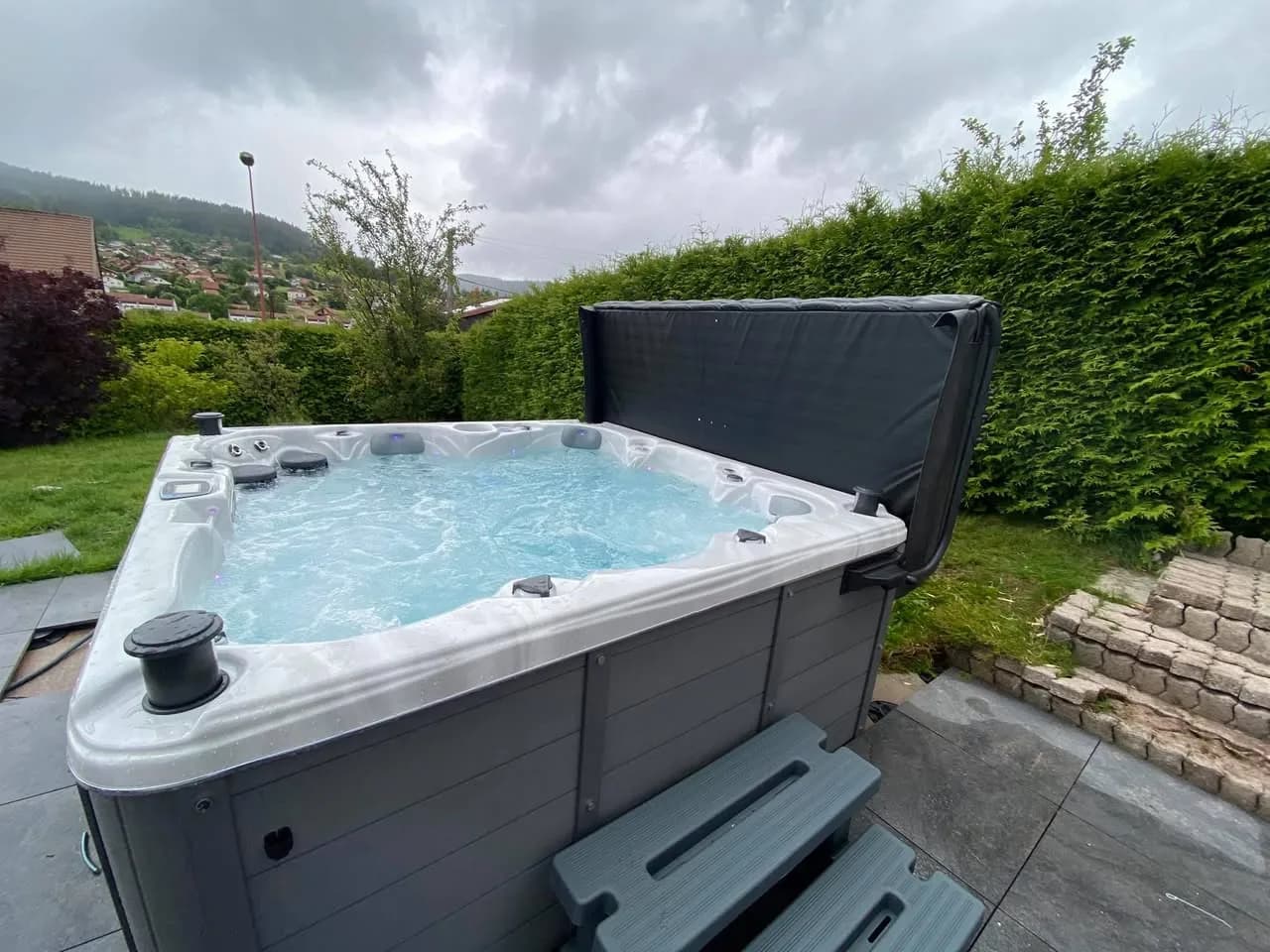 Installation d'un spa Cambridge Duel Full option à Gérardmer, autre vue du chantier