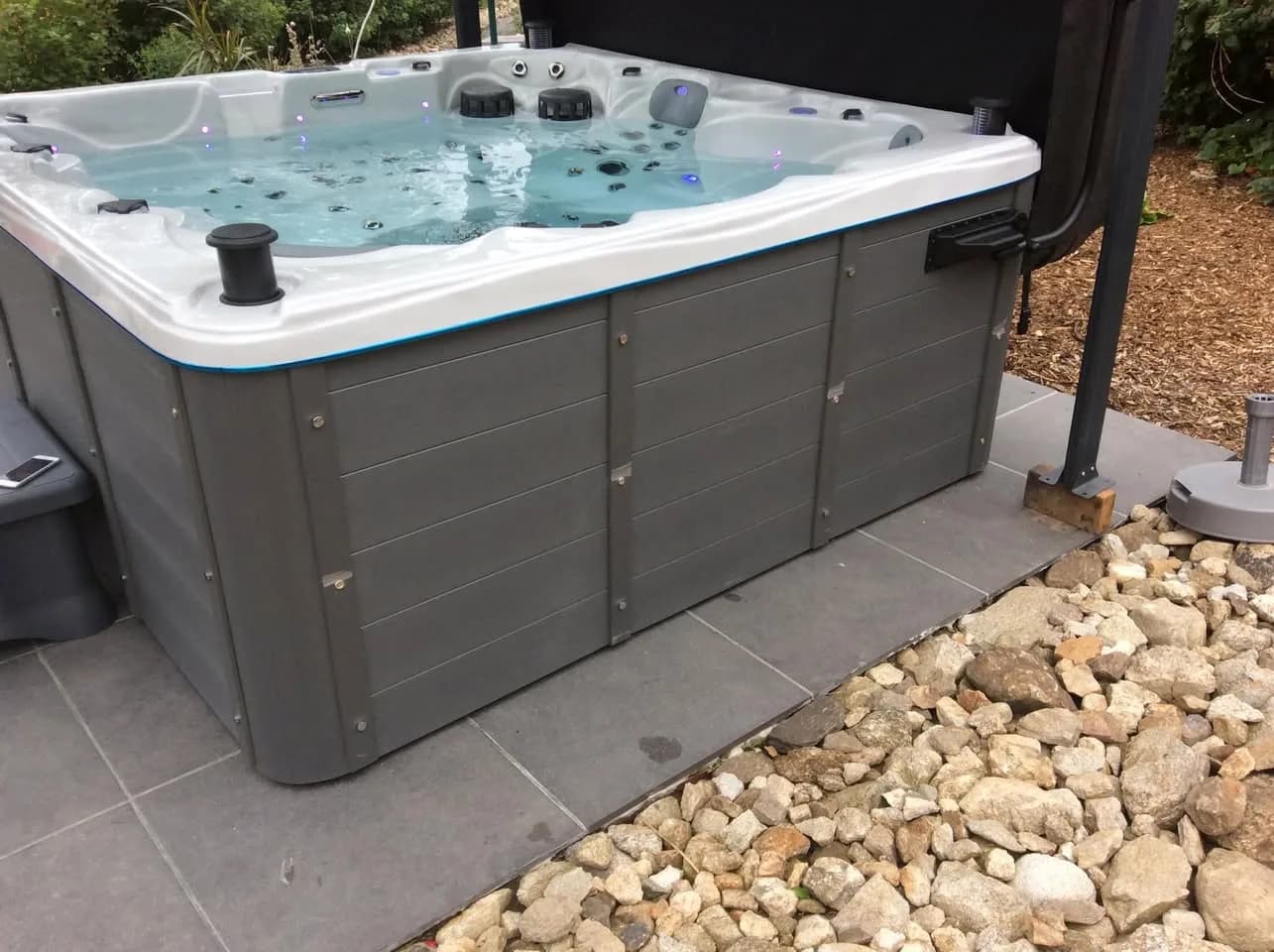 Installation d'un spa Cambridge Duel Full option à Grandrif, autre vue du chantier