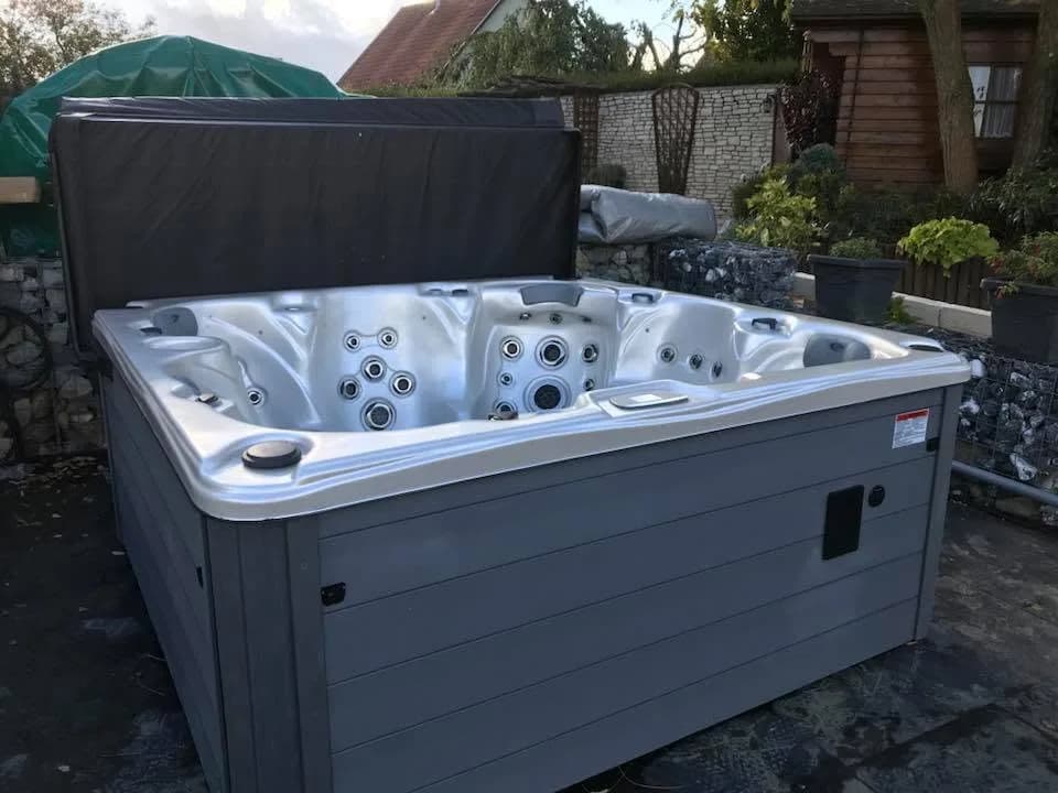 Installation d'un spa Cambridge Duel Full option à Guewenheim, autre vue du chantier