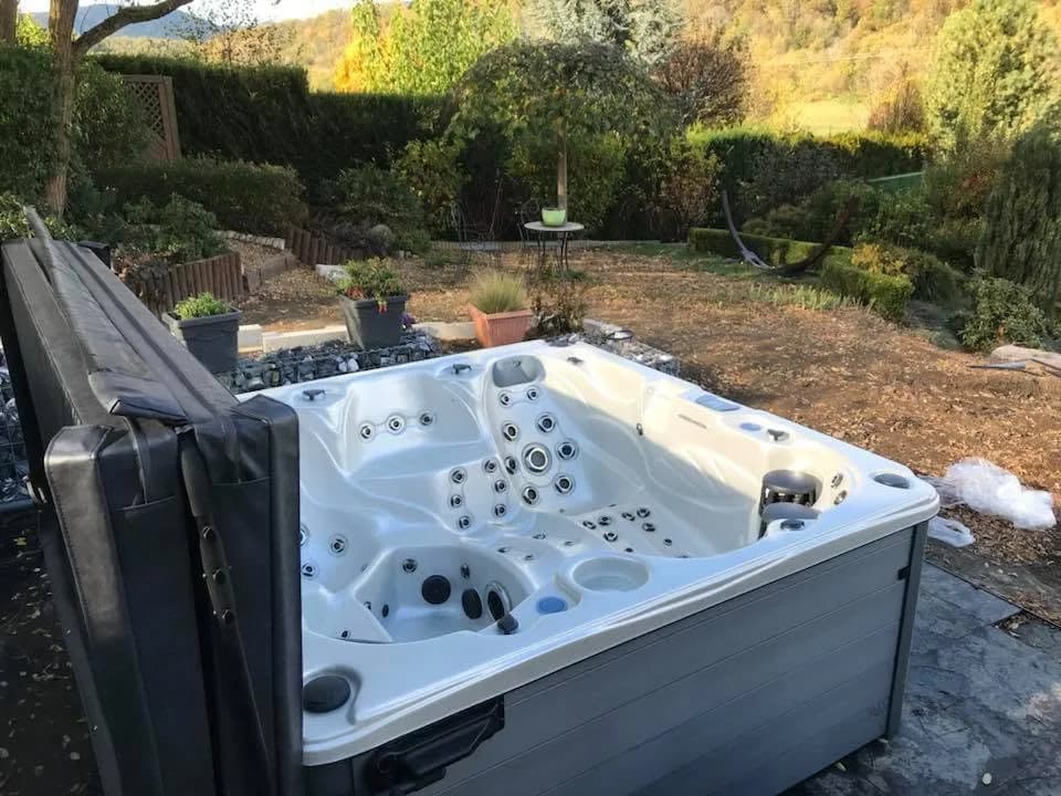 Installation d'un spa Cambridge Duel Full option à Guewenheim, autre vue du chantier