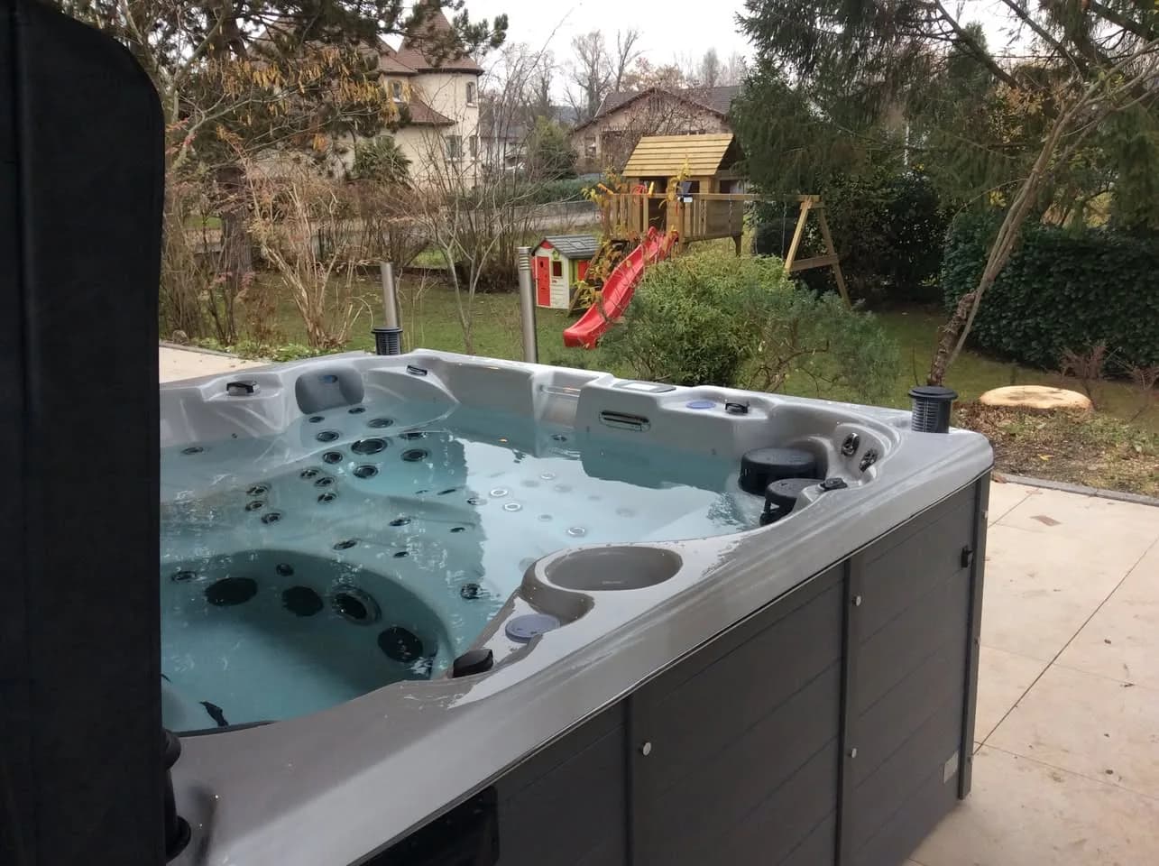 Installation d'un spa Cambridge Duel Full option à Habsheim, autre vue du chantier