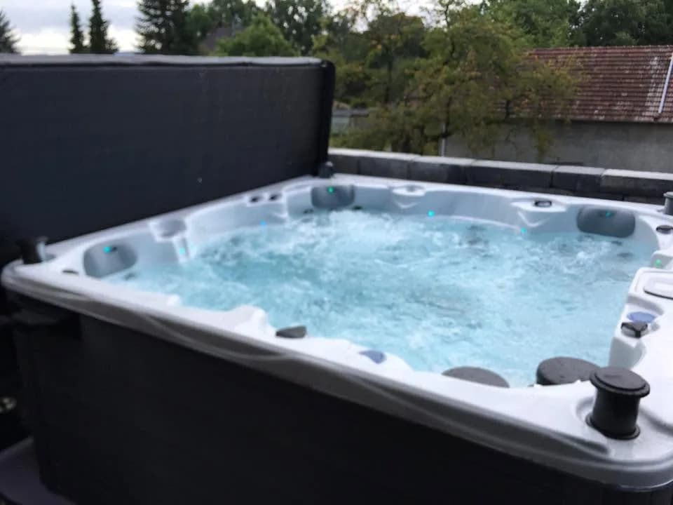 Installation d'un spa Cambridge Duel Full option à Kembs, autre vue du chantier