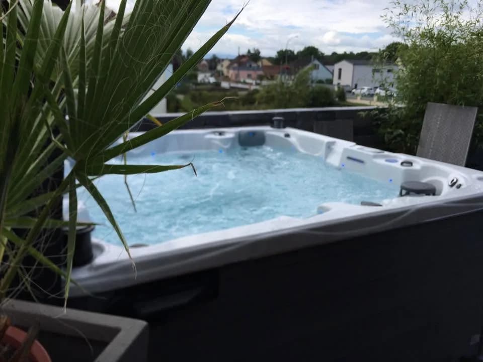 Installation d'un spa Cambridge Duel Full option à Kembs, autre vue du chantier