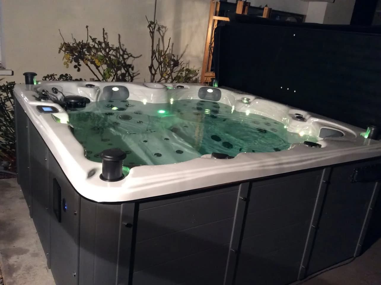 Installation d'un spa Cambridge Duel Full option à Limoges, autre vue du chantier