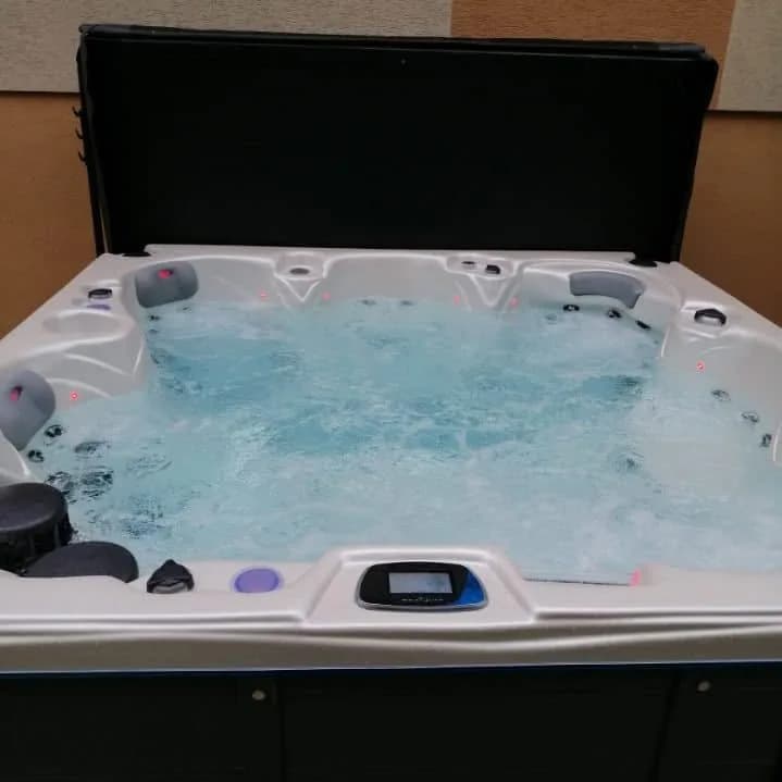 Installation d'un spa Cambridge Duel Full option à Lutterbach, autre vue du chantier