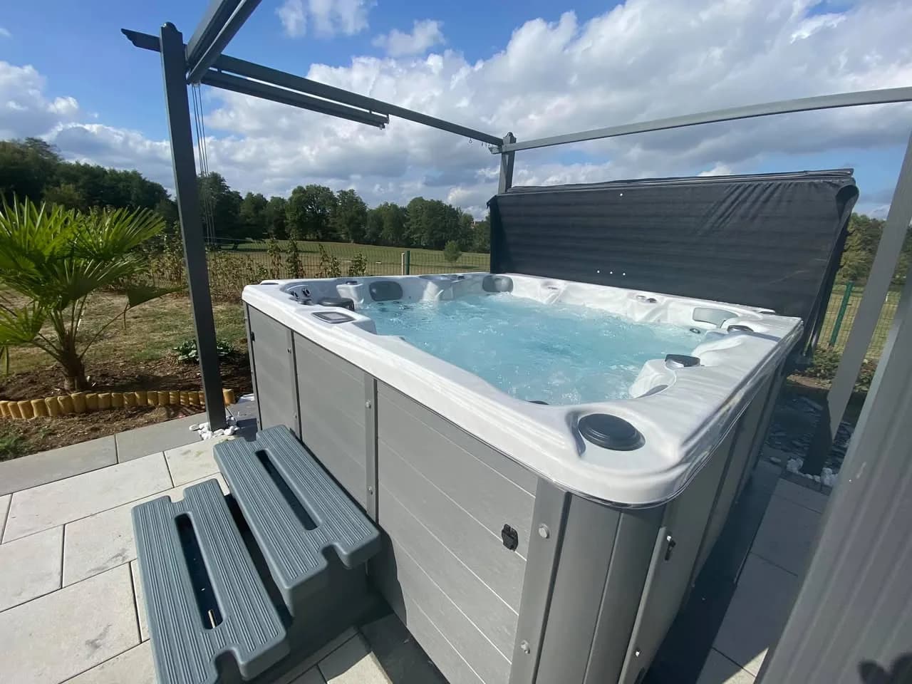 Installation d'un spa Cambridge Duel Full option à Lyoffans, autre vue du chantier