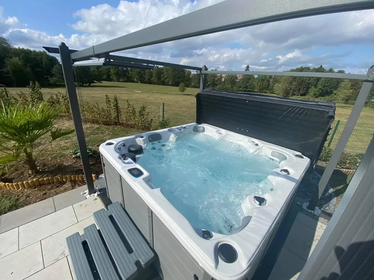 Installation d'un spa Cambridge Duel Full option à Lyoffans, autre vue du chantier
