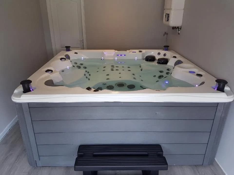 Installation d'un spa Cambridge Duel Full option à Marseille, autre vue du chantier