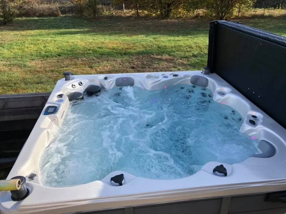 Installation d'un spa Cambridge Duel Full option à Metzeral, autre vue du chantier