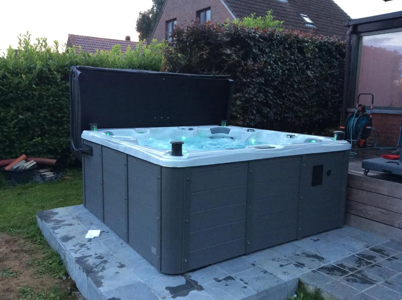 Installation d'un spa Cambridge Duel Full option à Nandrin, autre vue du chantier