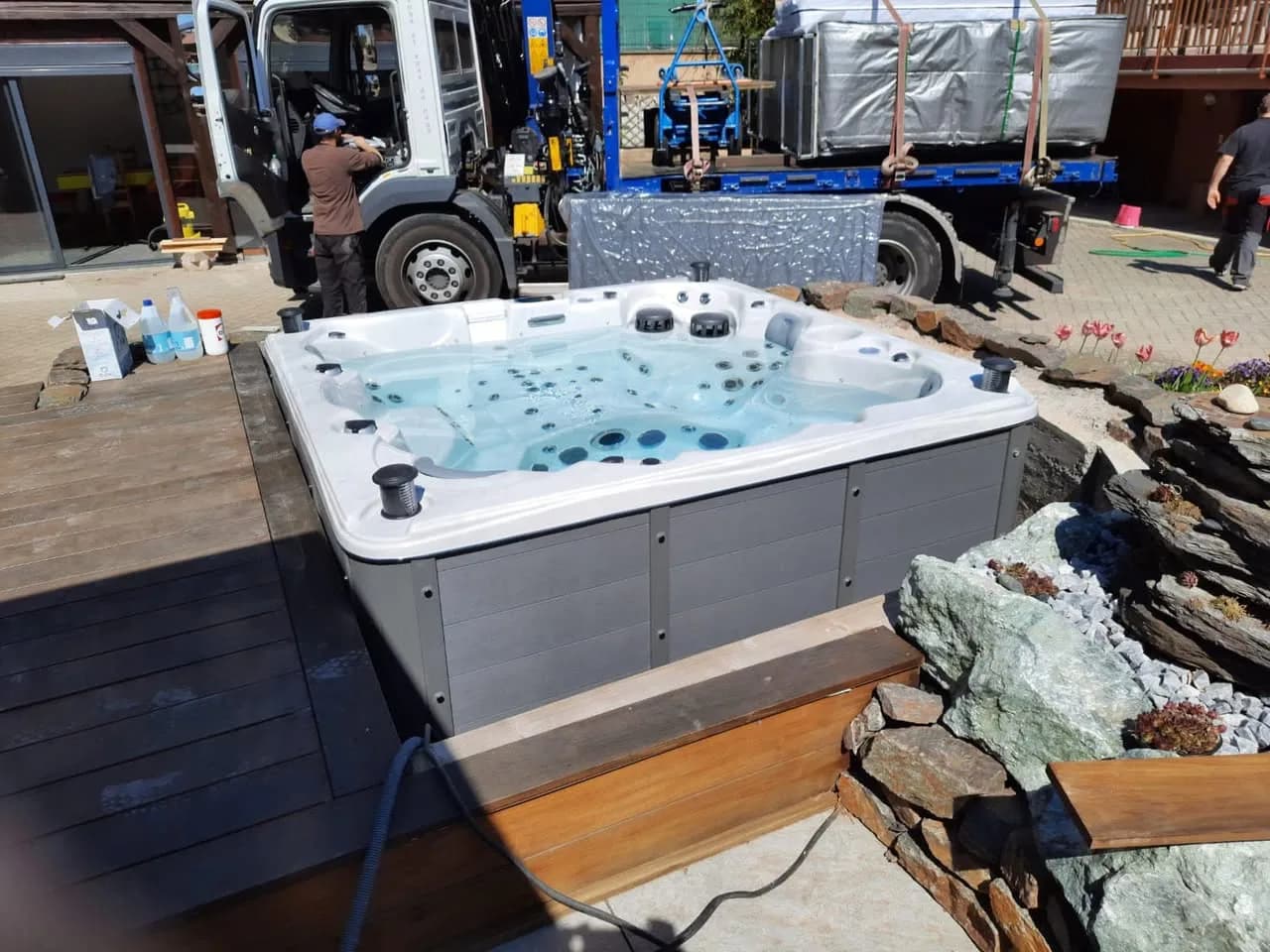 Installation d'un spa Cambridge Duel Full option à Niedernai, autre vue du chantier