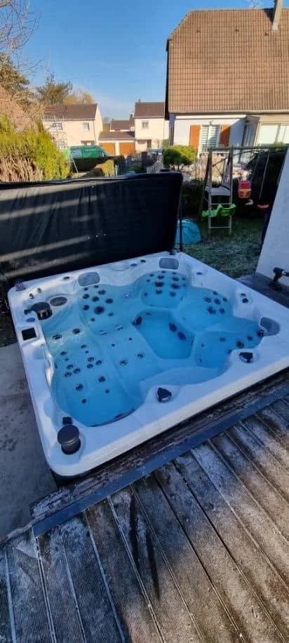 Installation d'un spa Cambridge Duel Full option à Pfastatt, autre vue du chantier