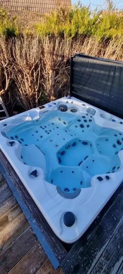 Installation d'un spa Cambridge Duel Full option à Pfastatt, autre vue du chantier