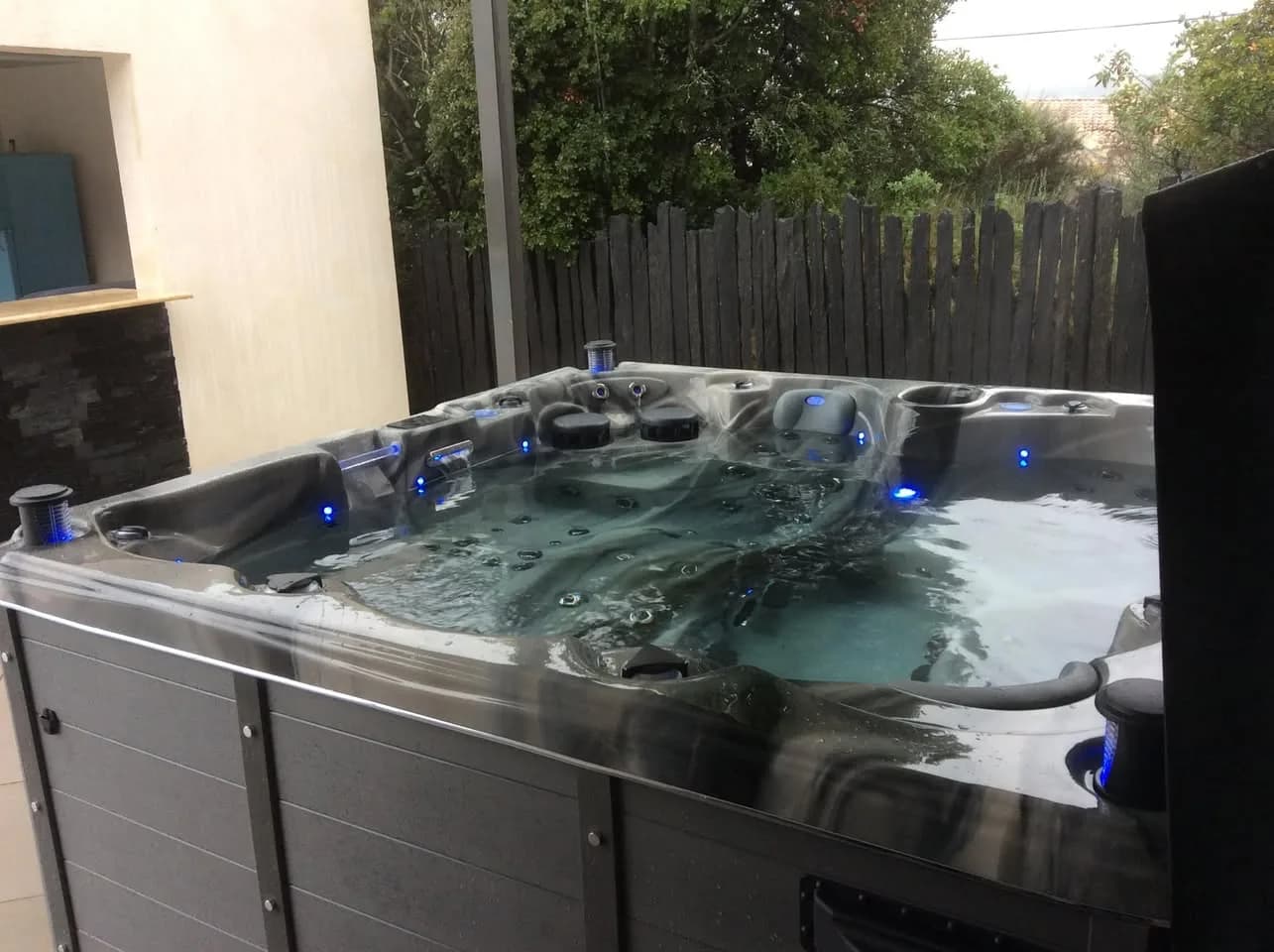 Installation d'un spa Cambridge Duel Full option à Rochefort-du-Gard, autre vue du chantier