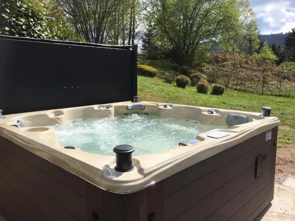 Installation d'un spa Cambridge Duel Full option à Saint-Amé, autre vue du chantier