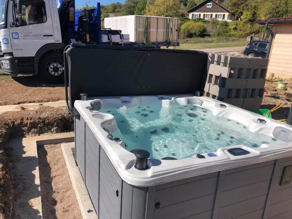 Installation d'un spa Cambridge Duel Full option à Socourt, autre vue du chantier